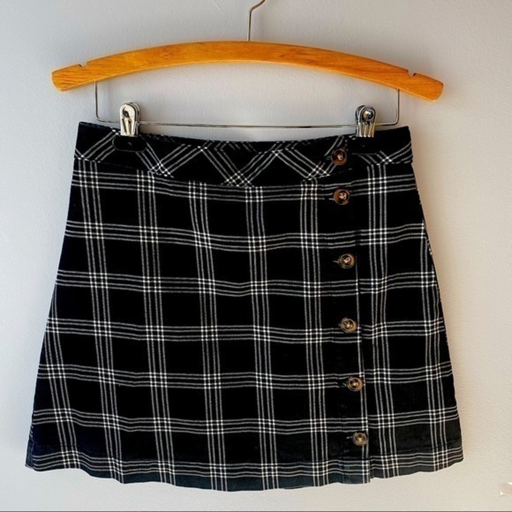 H&M Divided Black White Plaid A-Line Button Front Mini Skirt Size 8 NWT